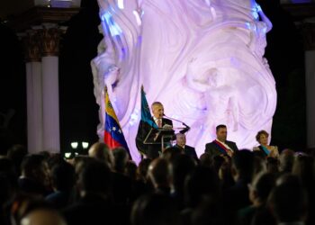Rosales celebra la Zulianidad con imponente acto en el Monumento de la Virgen