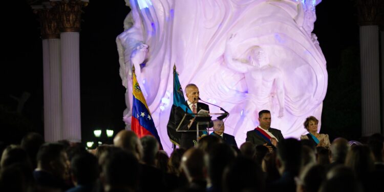 Rosales celebra la Zulianidad con imponente acto en el Monumento de la Virgen