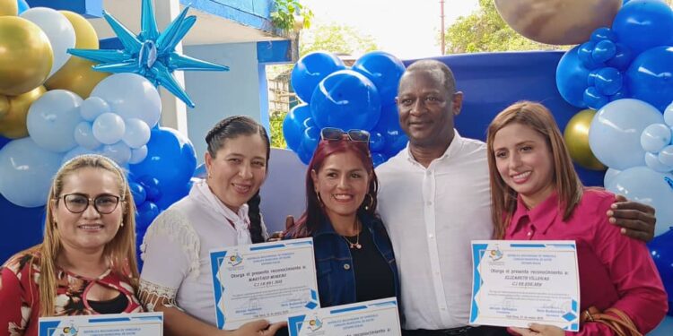 Maestros sucrenses siguen dejando huella en la formación de los profesionales del municipio