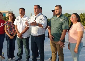 el alcalde (E) Adrian romero inauguró la impermeabilización de los edificios sabana libre