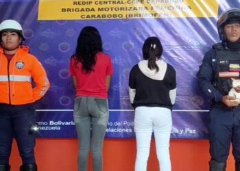 Funcionarios de la Policía Nacional Bolivariana del estado Carabobo detuvieron a dos ciudadanas por lanzar un gato por el aire.