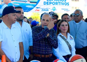 Gobernador Rosales inicia recuperación del Conjunto Residencial El Pinar e inaugura canchas de usos múltiples