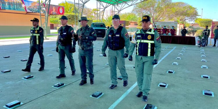 Impresionante hallazgo de 100 panelas de cocaína reporta la GNB Zulia en la Guajira