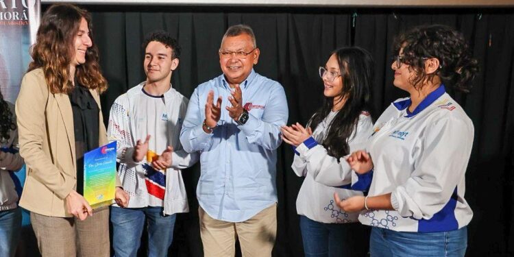 Enaltecen al científico zuliano Dr. Humberto Fernández Morán con la película “Ciencia para la Vida”