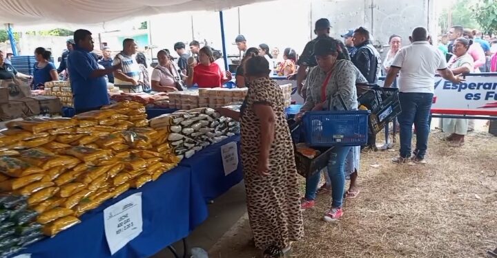 Los Mercados Populares continúan Beneficiando a los zulianos