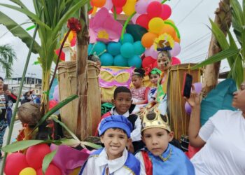 Derroche de colores y alegría se vivió en Sucre Zulia con el desfile del Carnaval 2025