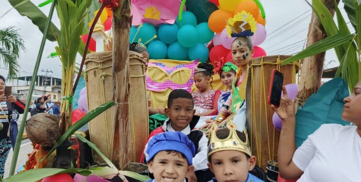 Derroche de colores y alegría se vivió en Sucre Zulia con el desfile del Carnaval 2025