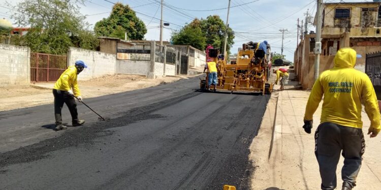 Gobernación del Zulia continúa con la renovación de más de 2.3 kilómetros de vialidad en el barrio Josefa Ramírez de Pomona de Maracaibo