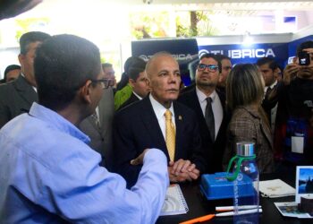 Gobernador Rosales inaugura la Quinta Exposición Internacional de Petróleo, Industria y Comercio