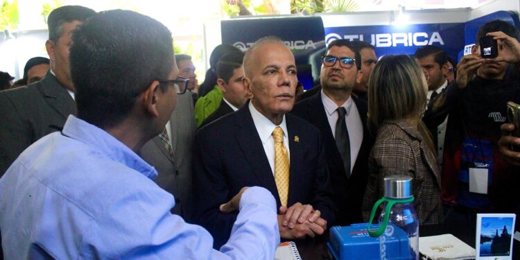 Gobernador Rosales inaugura la Quinta Exposición Internacional de Petróleo, Industria y Comercio
