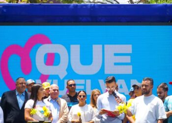 Con poesía y recolección de firmas Juventud venezolana exige liberación de secuestrados en El Salvador