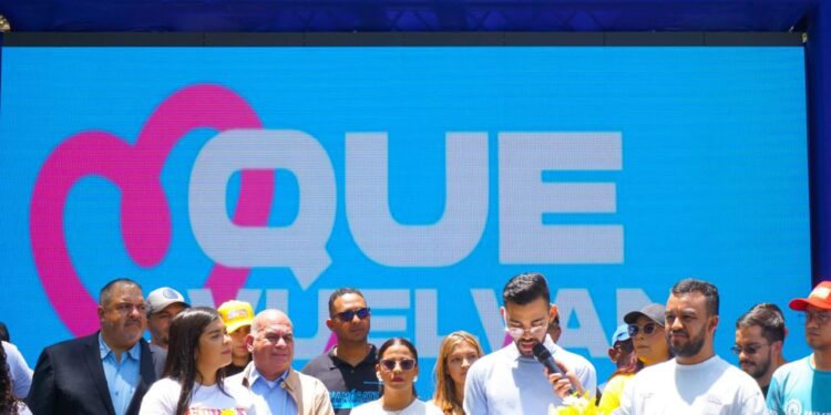Con poesía y recolección de firmas Juventud venezolana exige liberación de secuestrados en El Salvador
