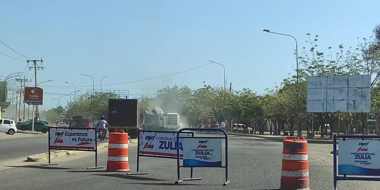 Gobernación del Zulia impulsa plan de reasfaltado en la vía a La Concepción del municipio Maracaibo
