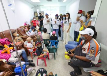 Corpozulia entrega 1.160 insumos médicos al Hospital Universitario de Maracaibo