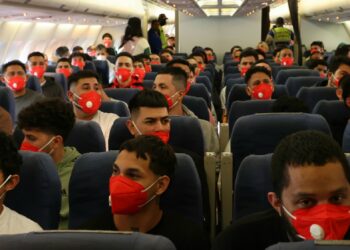 Arriba Plan Vuelta a la Patria desde la República de Honduras con 198 connacionales