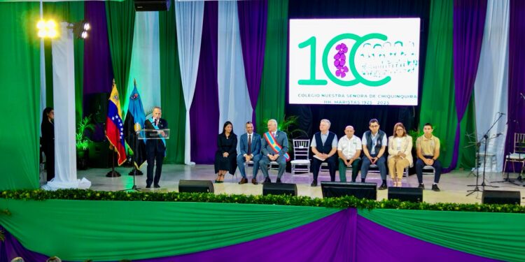 Rosales confiere Orden Lago de Maracaibo, Relámpago del Catatumbo y el Gran Collar al Colegio Los Maristas por su Centenario