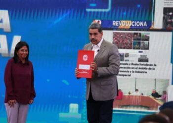 Gobierno decreta emergencia económica por amenaza de guerra arancelaria