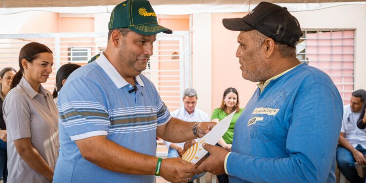 Alcaldía de Maracaibo entrega primer lote de nomenclaturas de 2025