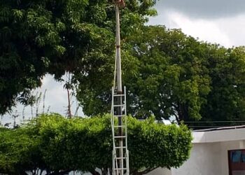 Instalan luminarias en el Hospital I de Caja Seca en Sucre