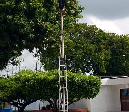 Instalan luminarias en el Hospital I de Caja Seca en Sucre