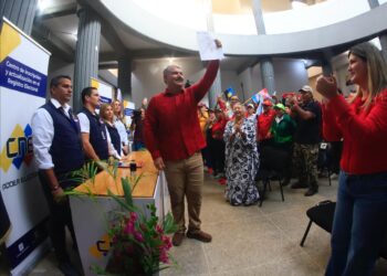 El Huracán Bolivariano del Zulia acompañó la inscripción de la candidatura de Luis Caldera
