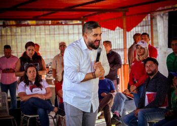 Nicolás Ernesto lidera asambleas en barrios de Caracas rumbo a la segunda Consulta Nacional Popular 2025.