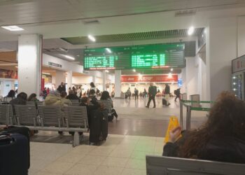 Todavía se mueve mucha gente en el terminal de autobuses de Madrid
