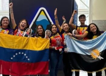 Orgullo Venezolano en Texas! Jóvenes Brillan en Campeonato Mundial de Robótica
