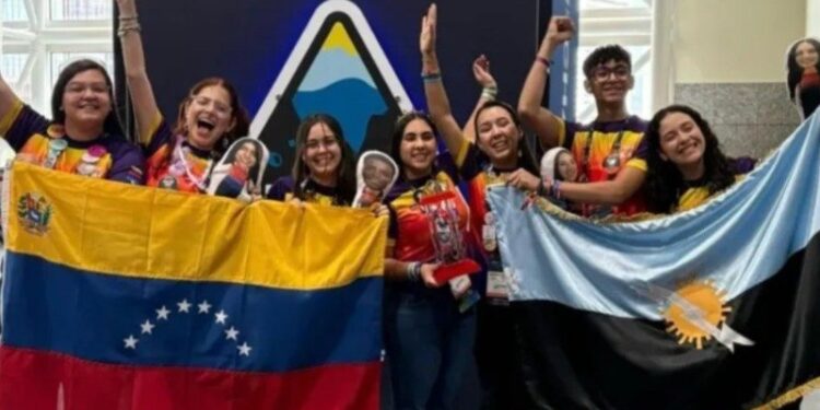 Orgullo Venezolano en Texas! Jóvenes Brillan en Campeonato Mundial de Robótica