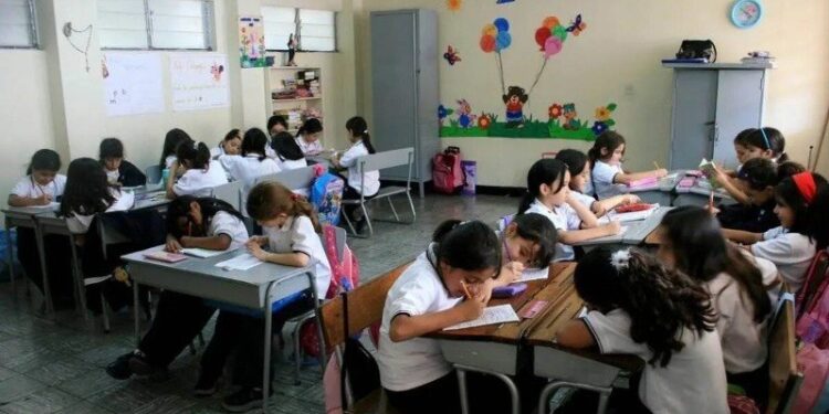 Las Clases Siguen en Venezuela Pese al Duelo Nacional por el Fallecimiento del Papa Francisco