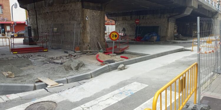Vecinos del barrio Esperanza denuncian retrasos en la reforma de un puente