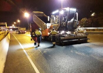 Cortes de tráfico en la A-2 por el desmantelamiento de una pasarela peatonal en el Parque de las Avenidas