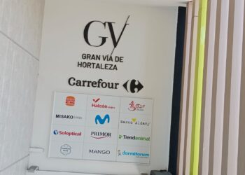 Un cortocircuito en un Burger King del Centro Comercial Gran Vía de Hortaleza moviliza a los bomberos en la madrugada