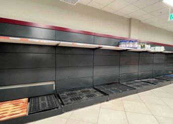 España a oscuras durante más de 10 horas: supermercados vacíos, pagos en efectivo y caos en las calles