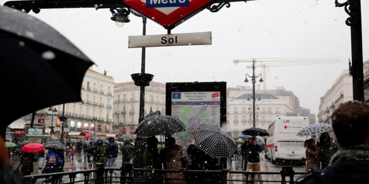 Madrid celebra el 2 de Mayo con restricciones en la estación de Sol: accesos cerrados hasta las 2:00pm