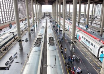 Un robo de cables paraliza los trenes de alta velocidad entre Madrid y Sevilla y afecta a más de 10.000 viajeros