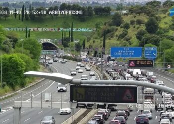 Gran atasco en la M-40 por caída de planchas en los túneles del Pardo