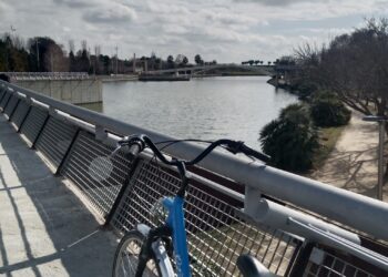 Parque Juan Carlos I ofrece alquiler de bicicletas sin costo por una hora