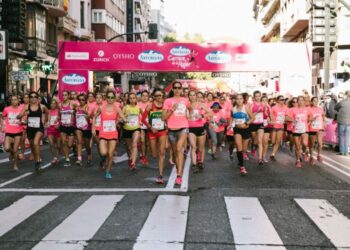 Miles de corredoras participan en la Carrera de la Mujer 2025 en Madrid