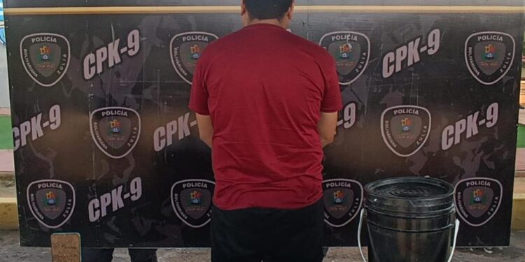 CPK-Cpbez arrestó al sur de Maracaibo a un sujeto con tres panelas de presunta Marihuana