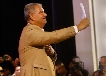 Luis Caldera en su proclamación como gobernador ratifica que levantará la bandera de la dignidad del Zulia