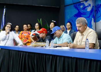Gobernador electo, Luis Caldera, ratifica plan de gobierno comunal en asamblea con los 576 circuitos comunales del Zulia