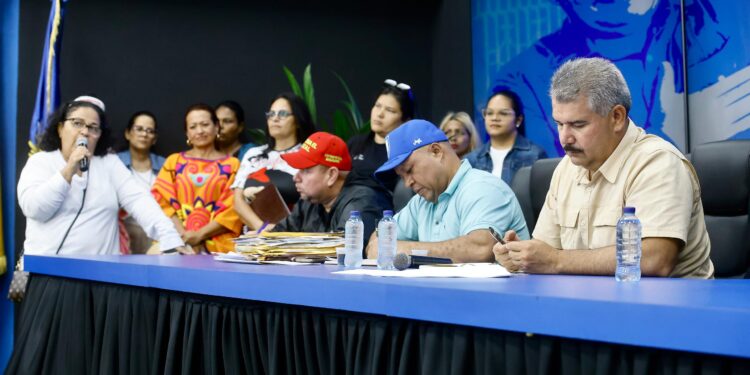 Gobernador electo, Luis Caldera, ratifica plan de gobierno comunal en asamblea con los 576 circuitos comunales del Zulia