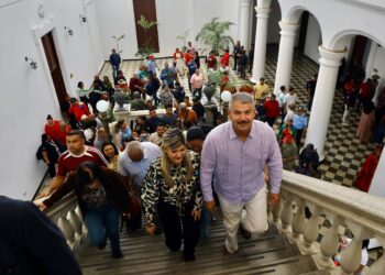 El Gobernador Caldera anuncia creación de tres secretarías en su instalación en el Palacio de Gobierno