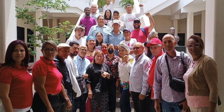 Clez recibe a representantes de 43 movimientos sociales del Zulia