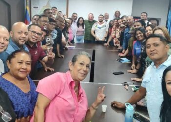 Di Martino “aceita” maquinaria para elecciones del 27J