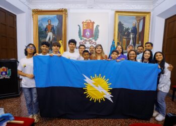 Gobernación abandera a jóvenes que representarán al Zulia en 1era Olimpíada Venezolana de Astronomía