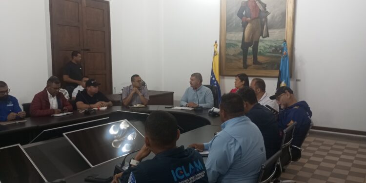 El Gobernador Caldera presenta acciones y planes inmediatos en materia de servicios y salud