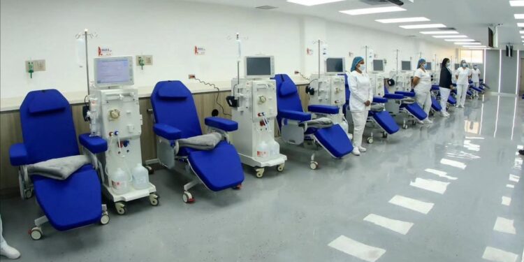 Plan Cayapa de la Salud llega a Mara con la instalación de equipos para Unidad de Diálisis