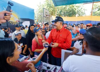 Ministro de Juventud y gobernador del Zulia participan en asamblea del Poder Popular Juvenil Comunal